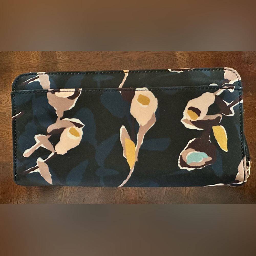 Kate Spade Floral Pattern Wallet with Heart Logo - Picture 2 of 4